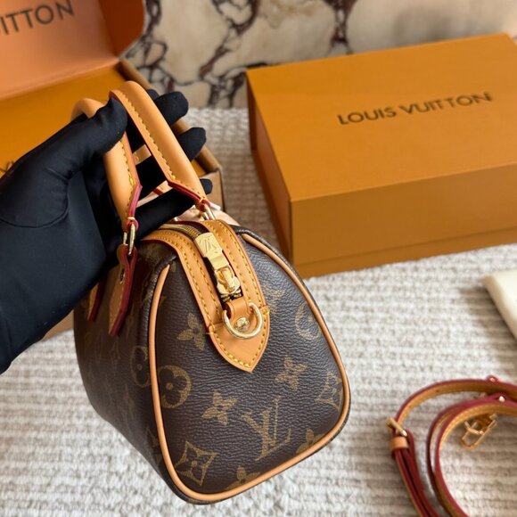 Louis Vuitton Monogram Mini Speedy Bag w/ Cute Hello Kitty Charm Handmade Detail - Picture 4 of 9